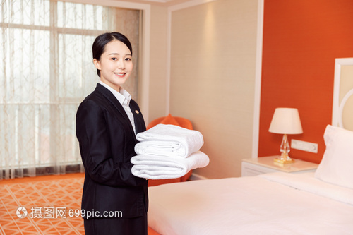 酒店貼身管家與餐飲管理 以毛巾為媒介的精致服務(wù)藝術(shù)